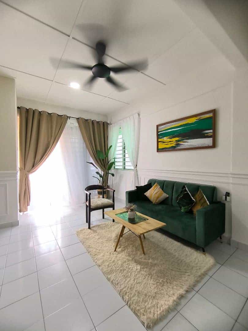 Property Image 1 - Master Room for Single Female + 1 Car Park + Private Toilet