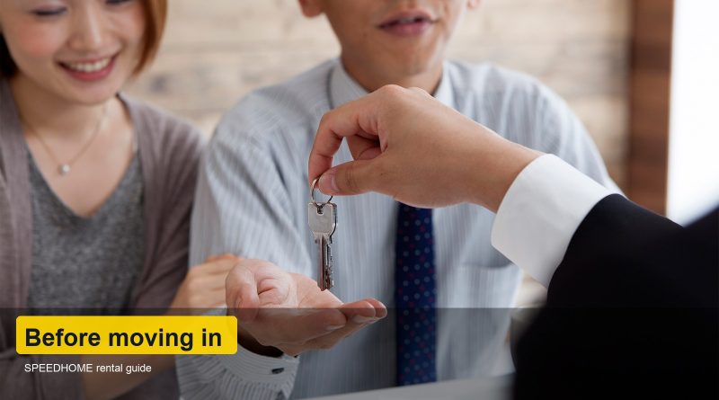 Key handover before moving into a rental home